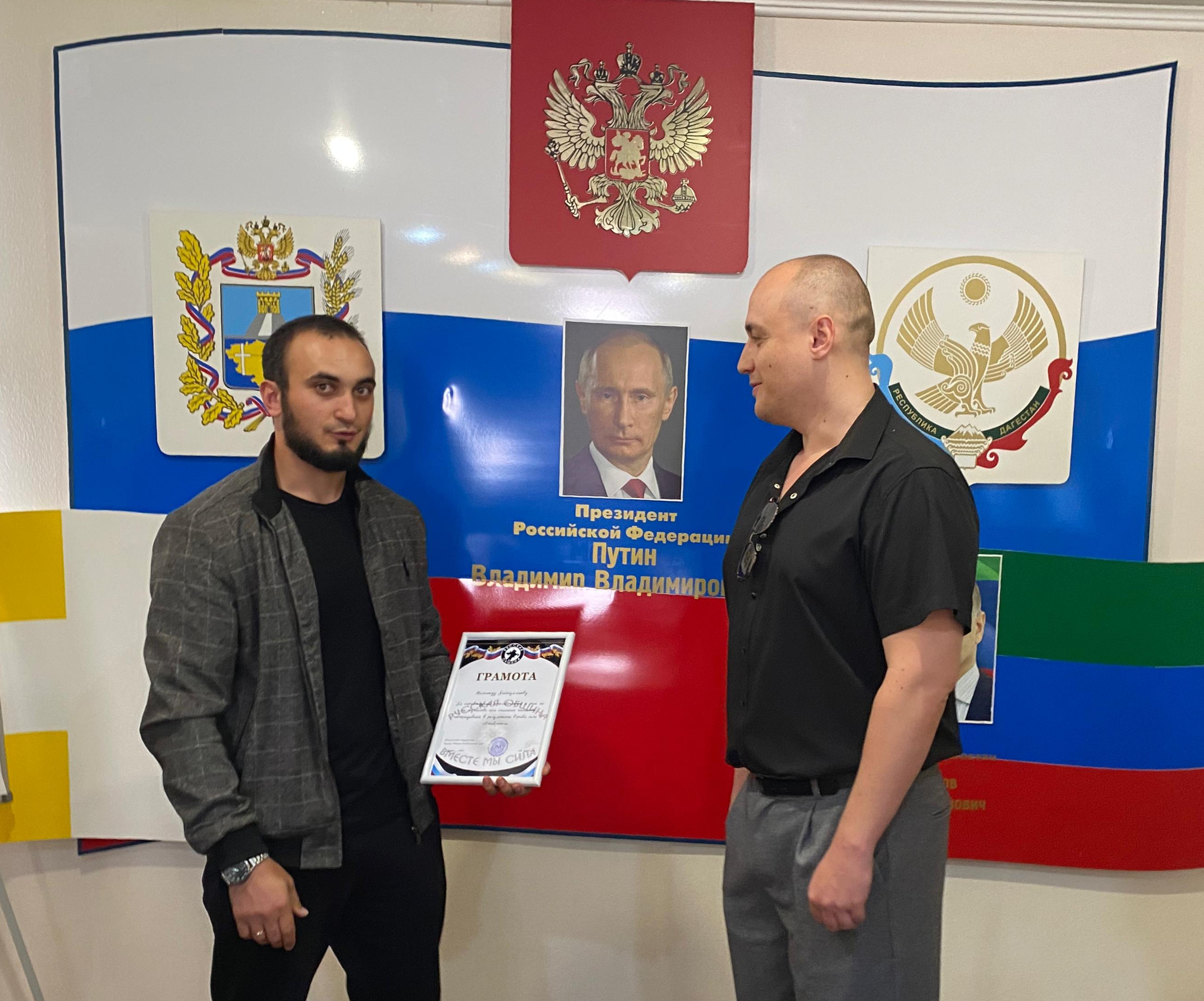 В Ставропольском крае чествовали  Магомеда Зайпуллаева, отличившегося при спасении жительницы дома, в котором произошёл взрыв бытового газа
